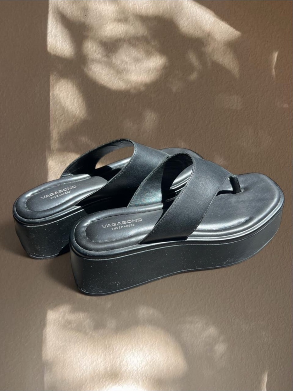 Vagabond sz 7 Black Leather Platform Thong Slide Sandals